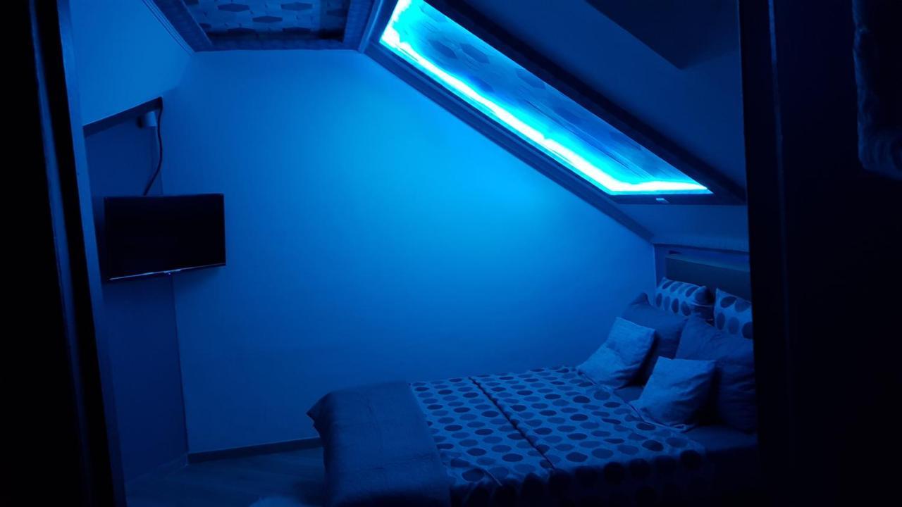 Le Petit Luxembourg Apartment Montignies-sur-Sambre Bagian luar foto