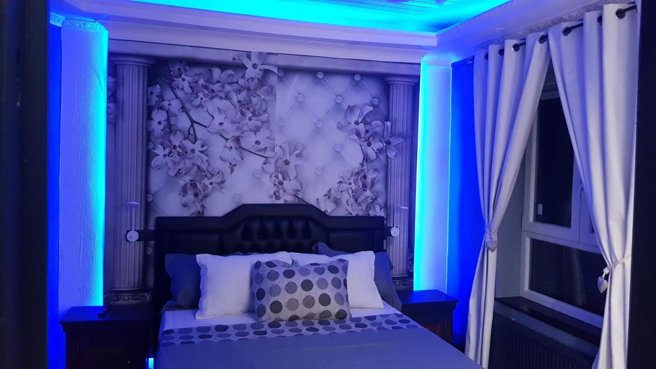Le Petit Luxembourg Apartment Montignies-sur-Sambre Bagian luar foto
