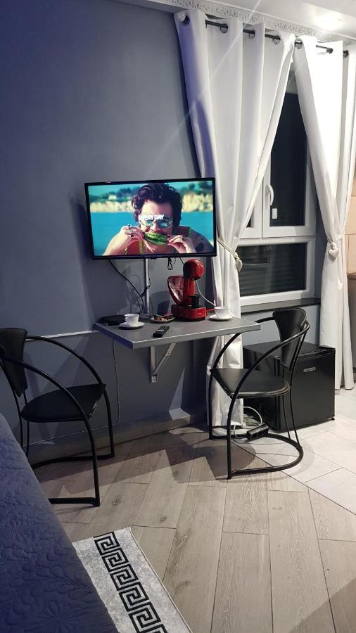Le Petit Luxembourg Apartment Montignies-sur-Sambre Bagian luar foto