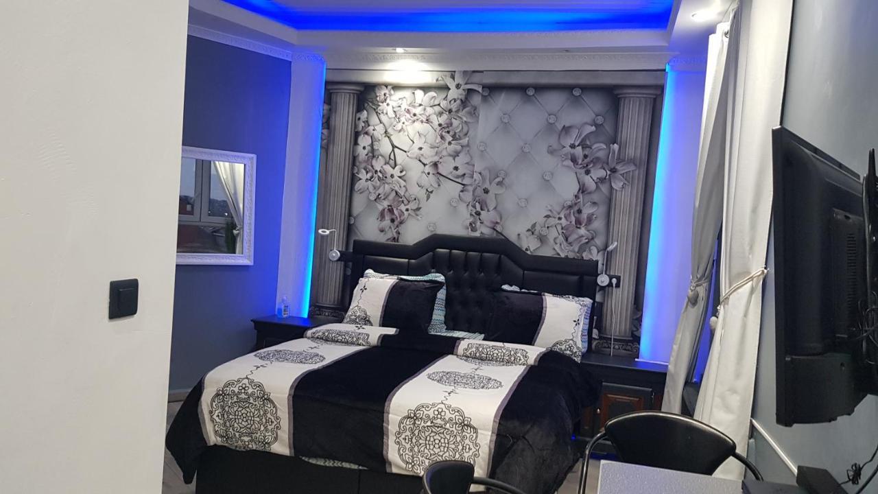 Le Petit Luxembourg Apartment Montignies-sur-Sambre Bagian luar foto